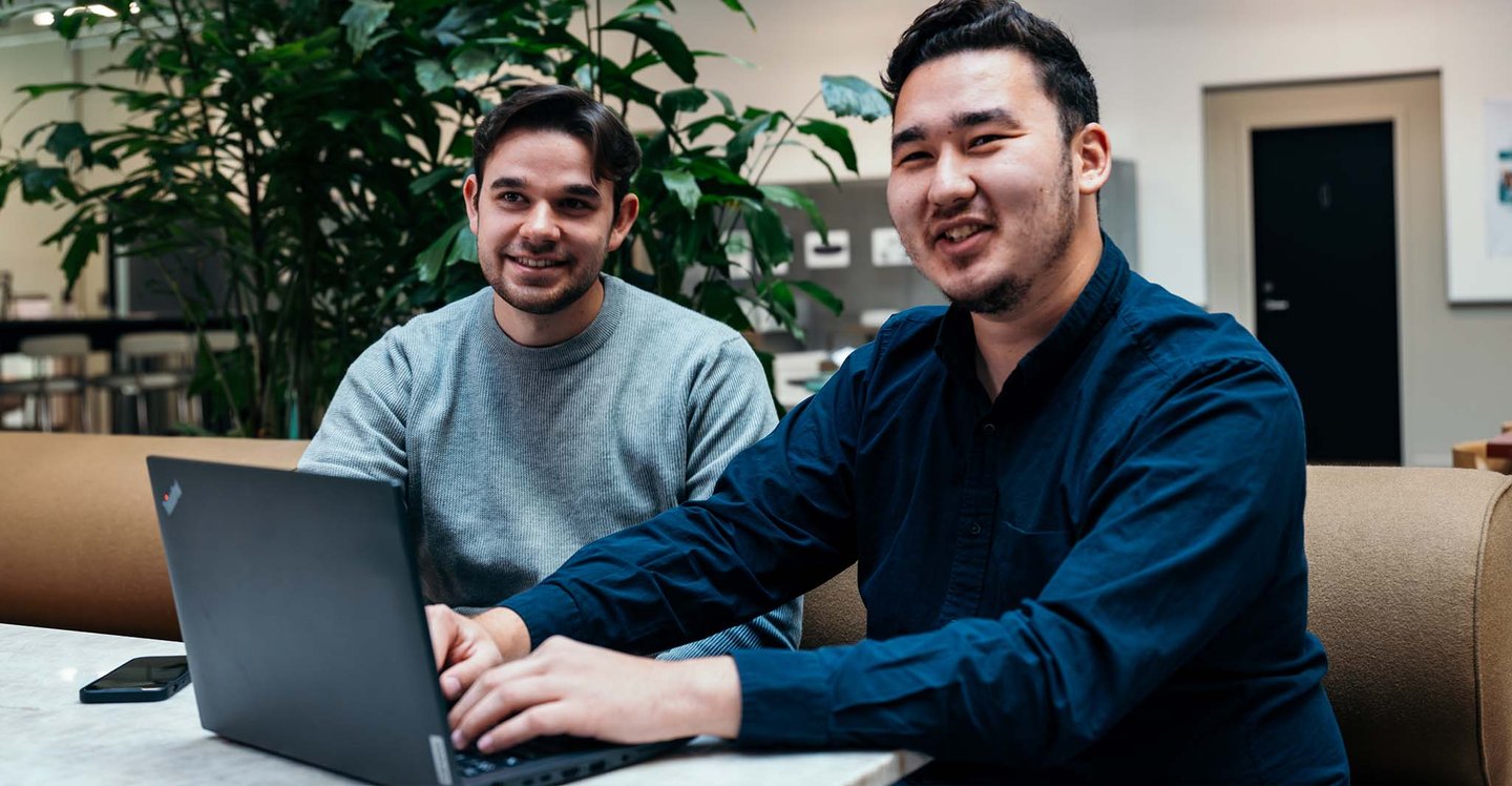 coworkers-looking-ahead