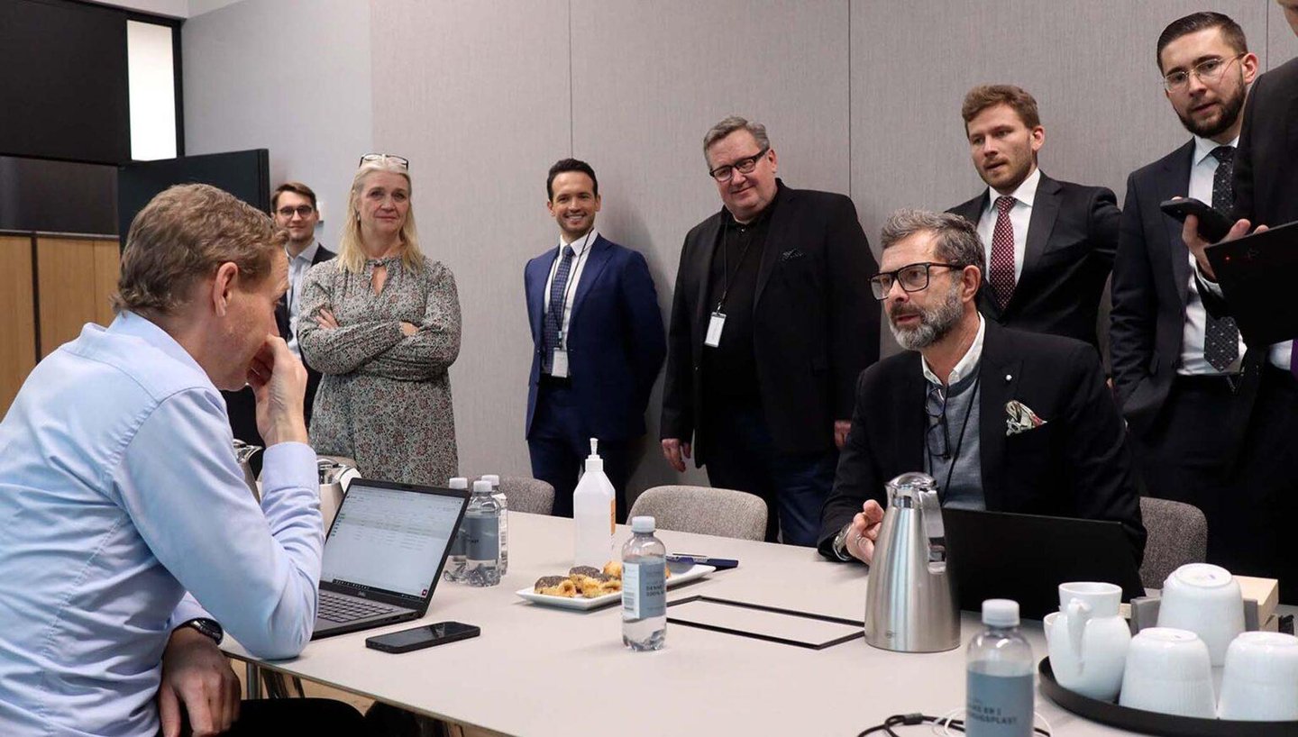 management-meeting-1536x873