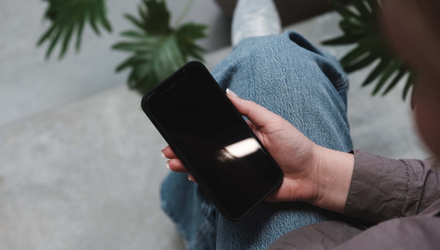 sitting-with-phone