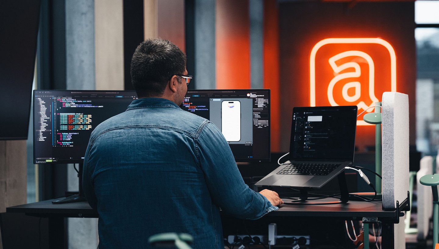 sitting-working-with-2-screens
