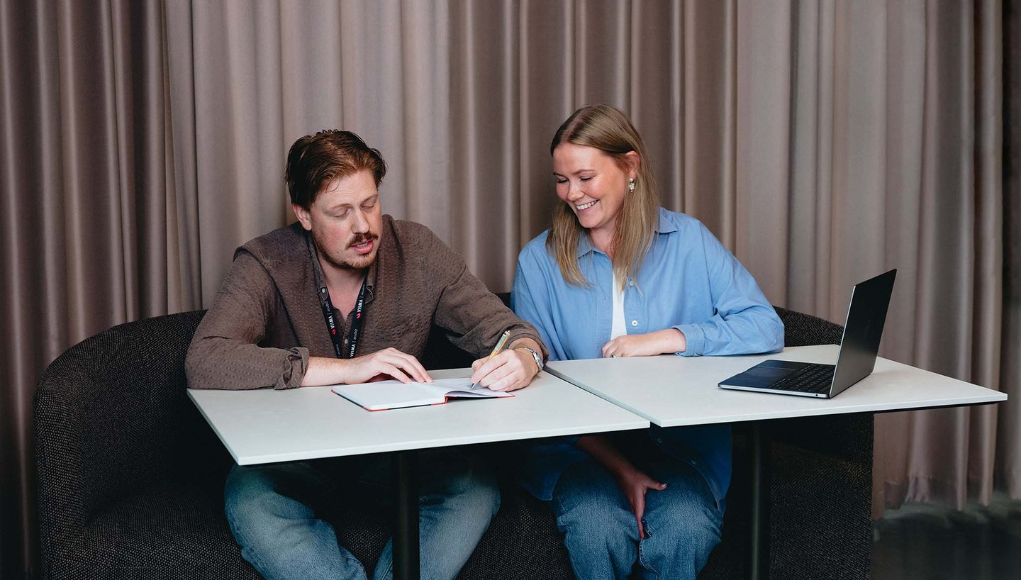 smilling-coworkers-sitting
