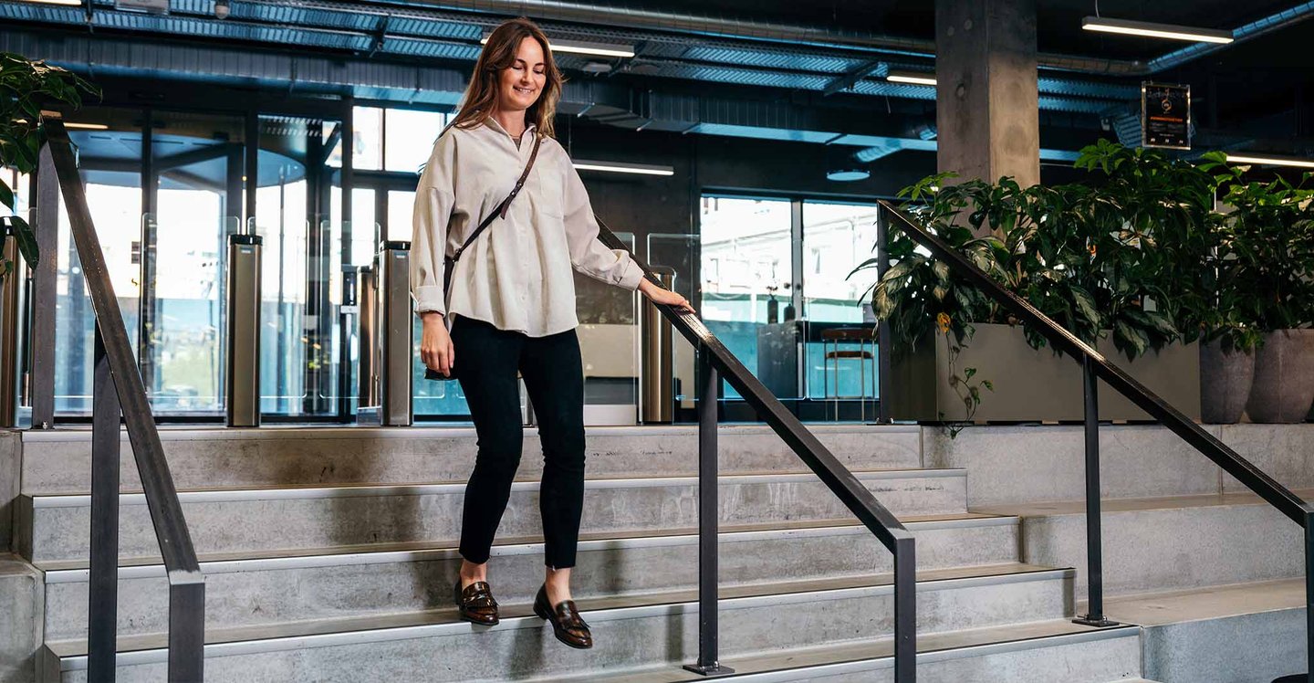 woman-walking-down-the-stairs-smilling