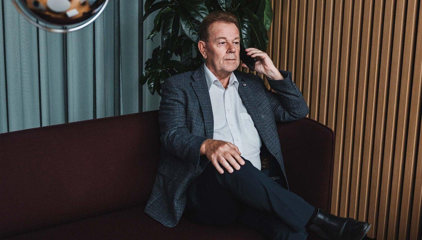 man-talking-on-phone-1536x873