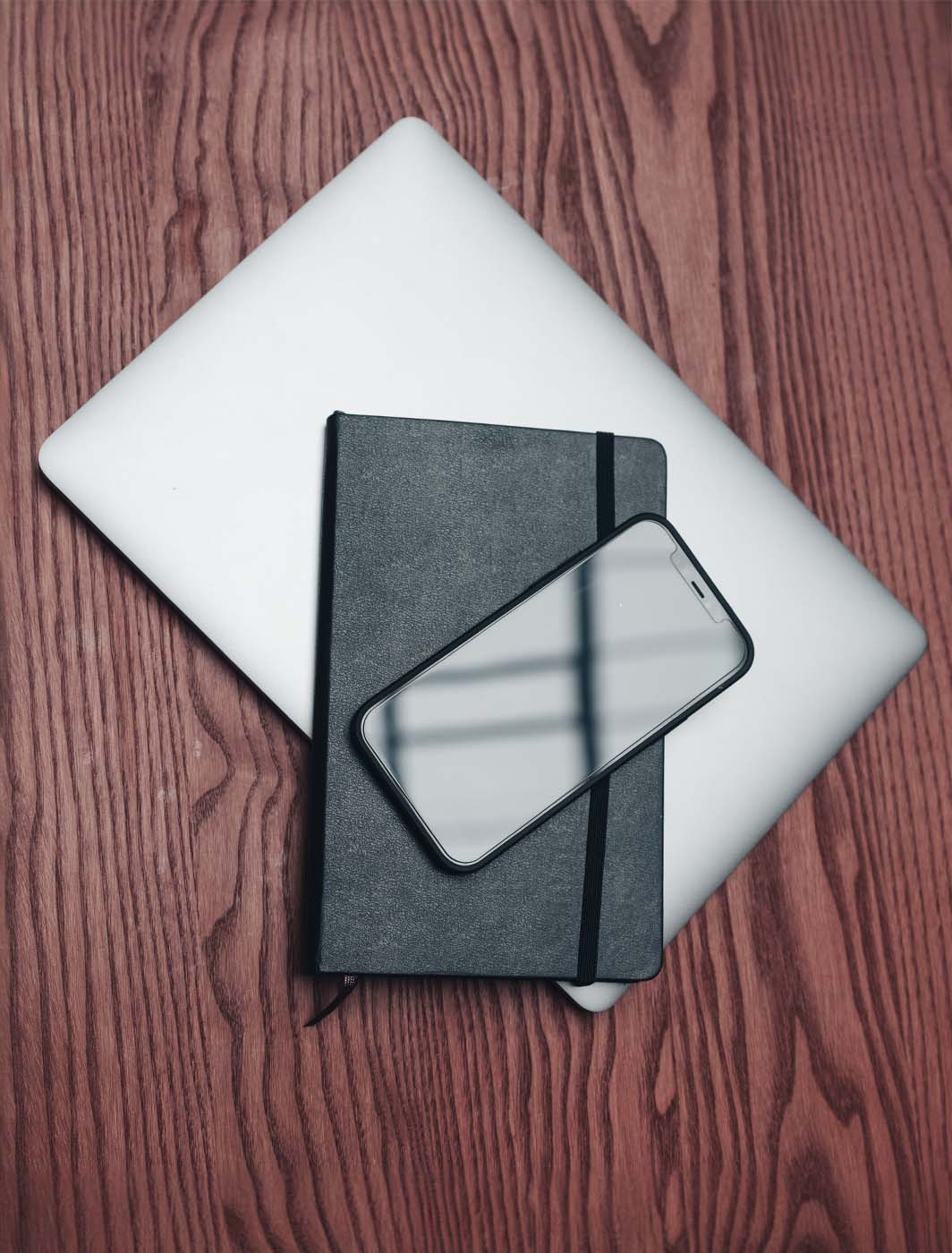macbook-notebook-on-table