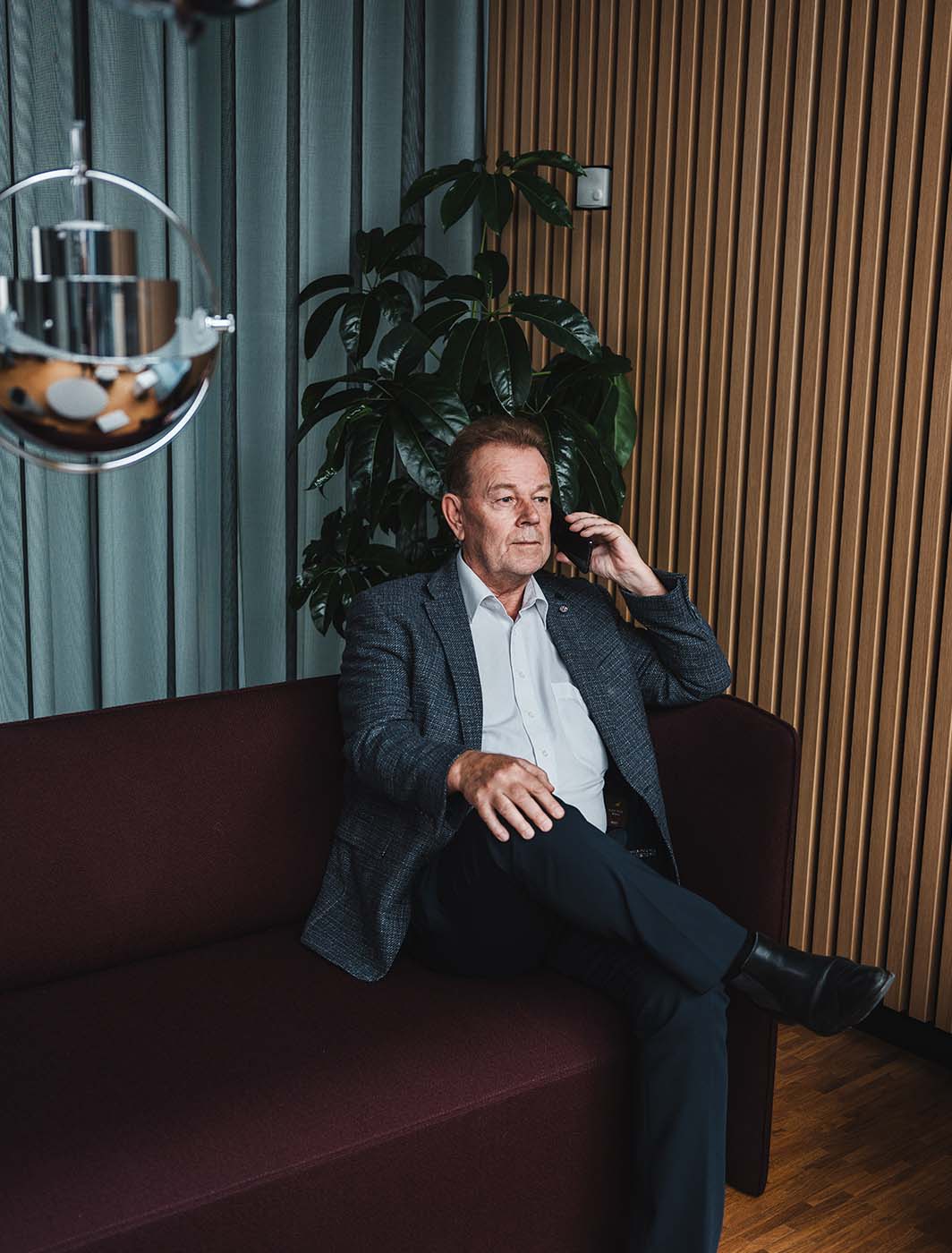 sales-person-talking-phone
