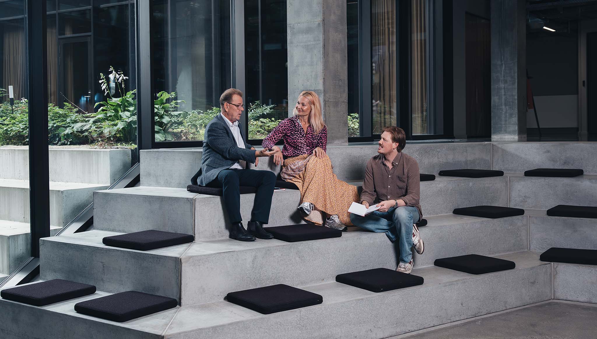 coworkers-sitting-and-talking