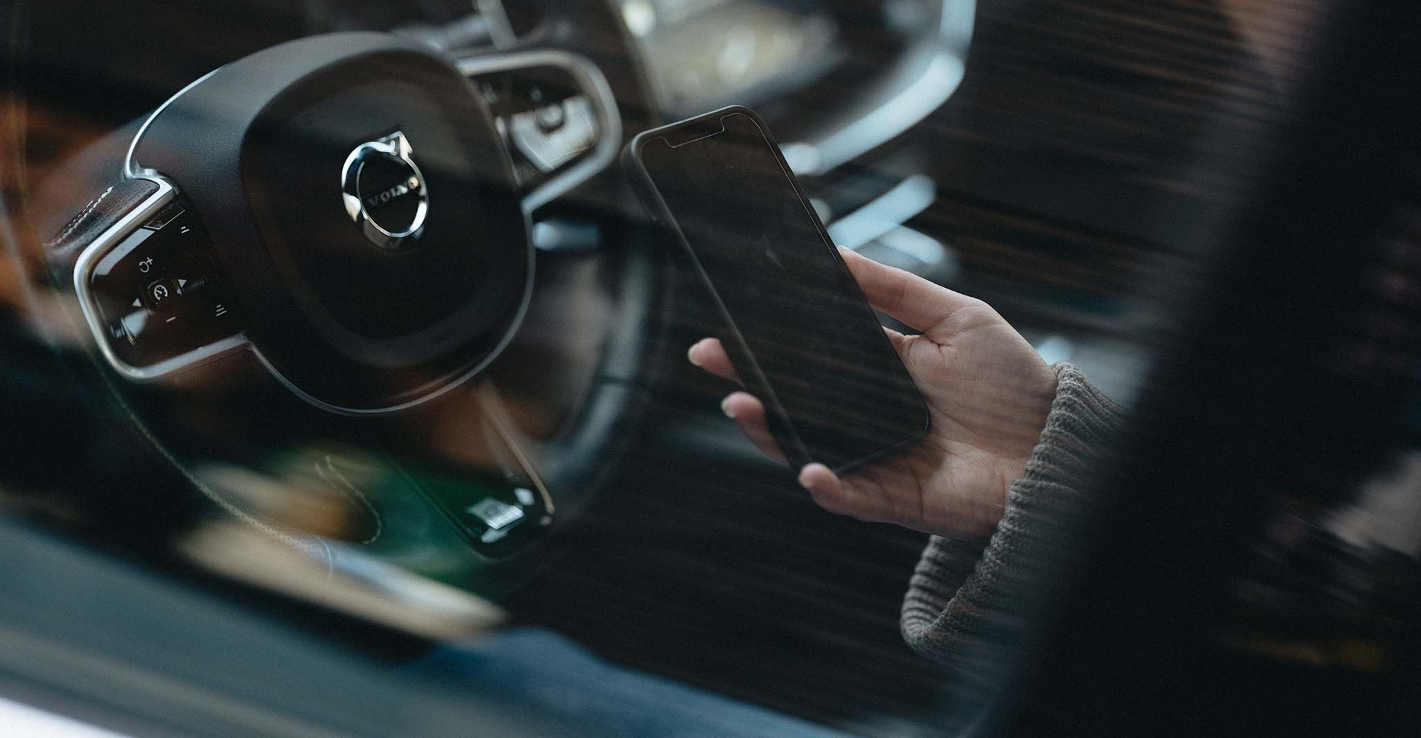 phone-in-car-from-window