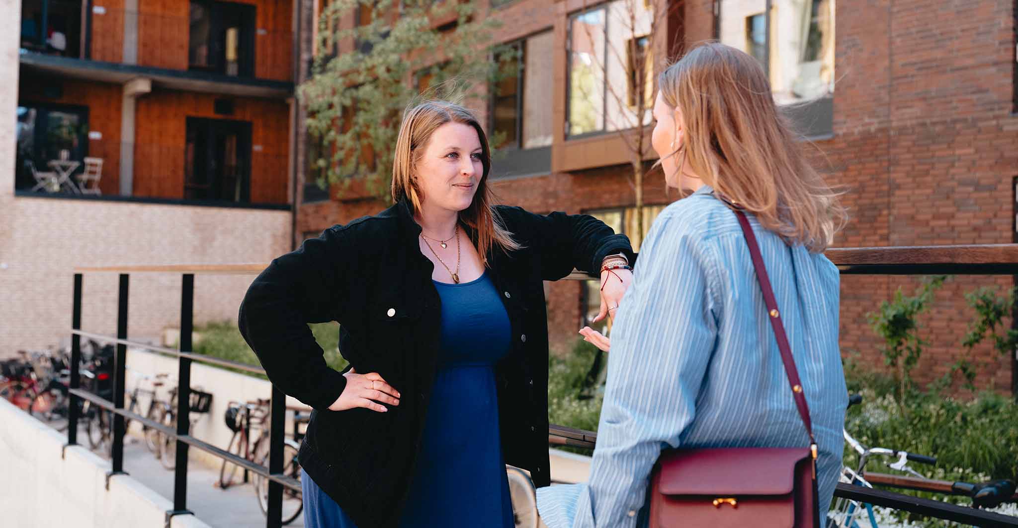 talking-coworkers-outside