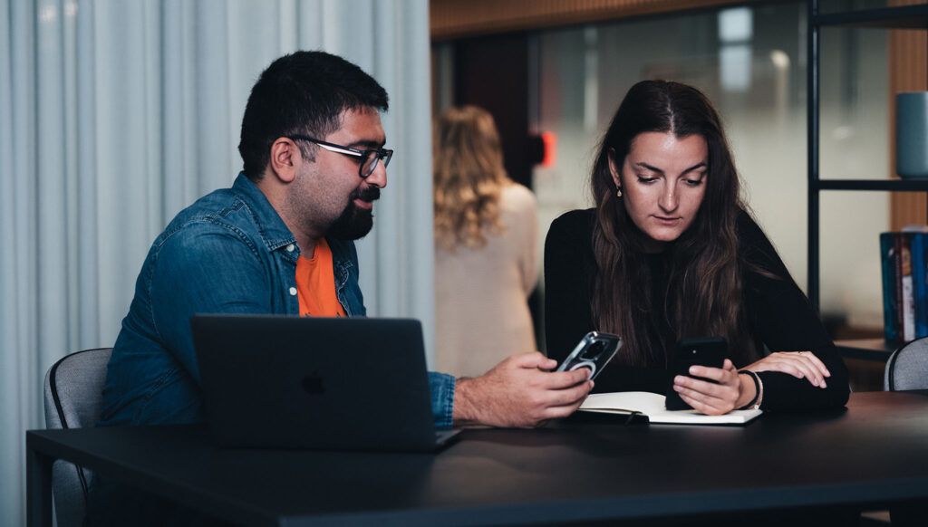 Mitarbeiter am Telefon